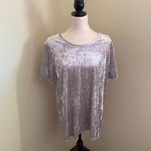 Crushed velvet short sleeve tunic top.